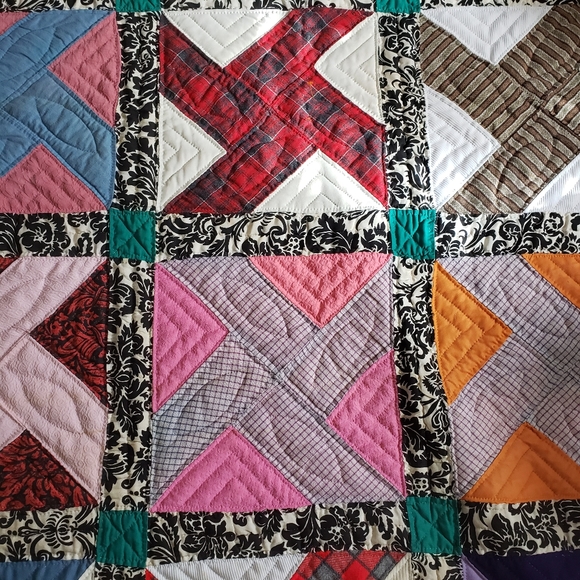 Whirlwind Vtg QUILT Hand Pieced Hand Quilted Twin 74x87 Multi Pattern & Fabric - Picture 7 of 16